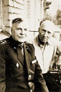 Георгий Александрович Калачев (справа)